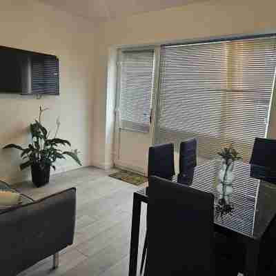 Modern 2-Bedroom Apartment, Near Central London Others