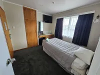 Whitehorse Inn Hotels in Longburn