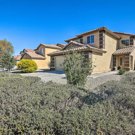 'Bella Casa' Coolidge Home w/ Pool & Hot Tub!