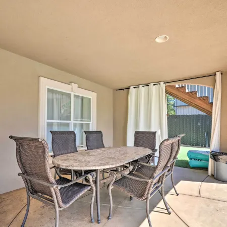 Luxe Getaway w/ Riverfront Views in Grants Pass!