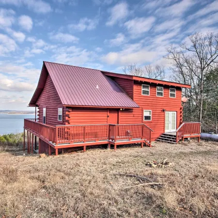 Large Cabin w/ Deck Overlooking Norfork Lake!
