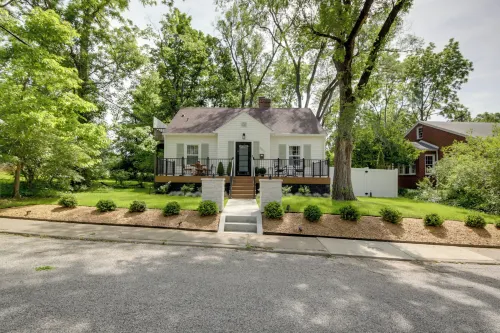 Renovated Bloomington Home - Steps to Campus! - Balkoner