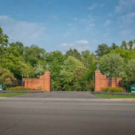 Kingwood Cottage, a beautiful 2-bedroom cottage across from Kingwood