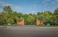 Kingwood Cottage, a beautiful 2-bedroom cottage across from Kingwood