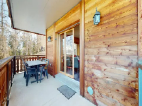 Centrally-located apartment for 6