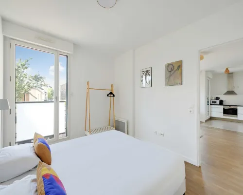Charming apartment - 2BR-4P- Balcony- Malakoff Hotels in Malakoff