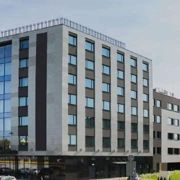 B&B Hotel Warsaw East Отели рядом с достопримечательностью «Галерея Ле Герн»