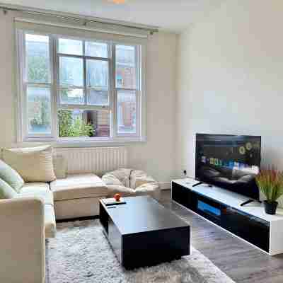 2-Bed Apartment - Sleeps 4 Pets Ok & Balcony Others