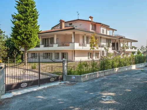 Spacious Villa with Pool
