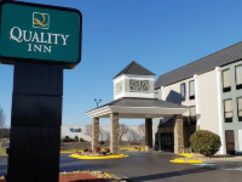 Quality Inn & Suites Hotels in Davidson County