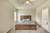 Family-Friendly Texas City Home ~ 15 Min to Kemah Boardwalk!