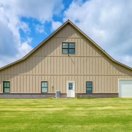 Family-friendly Apt w/ Lake Views in Ponca City!