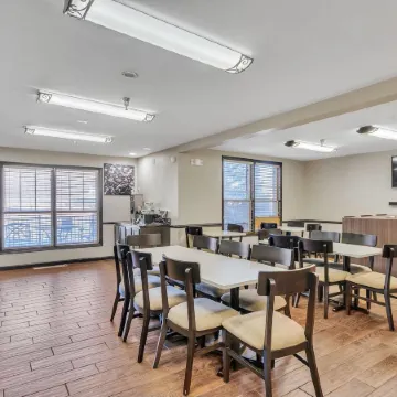 Duluth Inn & Suites Near Spirit Mountain