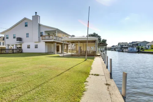 Bayou Bliss: Barataria Waterfront Getaway w/ Dock!