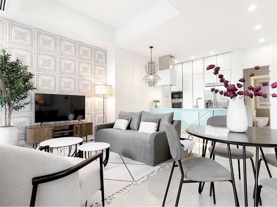 Modern 2 BD duplex in front of Atocha station. Atocha II