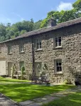 Luxury Riverside Cottage by Aysgarth Falls: Perfect for Walkers & Nature Lovers
