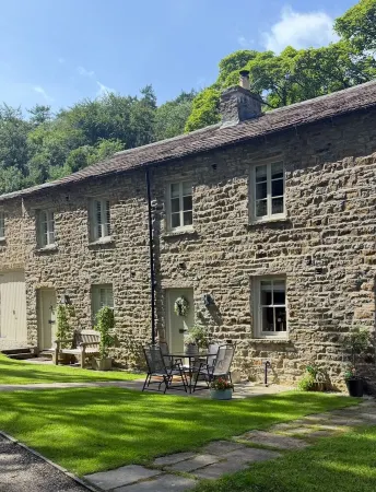 Luxury Riverside Cottage by Aysgarth Falls: Perfect for Walkers & Nature Lovers