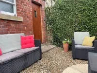 Newly converted fresh, airy hideaway near Whitby Hotels in Eskdaleside cum Ugglebarnby