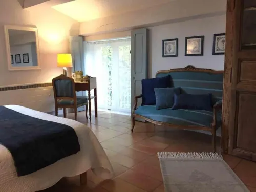 Les Aiguières en Provence - Bed and breakfasts