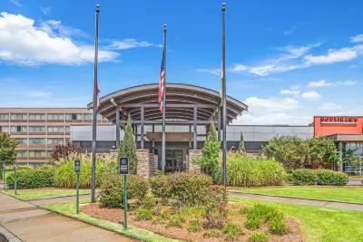 DoubleTree by Hilton Hotel Columbus Отели рядом с достопримечательностью «Columbus State University Department of Theater»