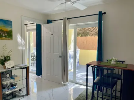 Andy's Inn 2 Bamboo Studio Suite - Charming Studio with beach access