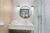 Moxy Belfast City