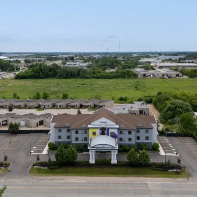 Spark by Hilton Guelph Hotels near Alumni Stadium