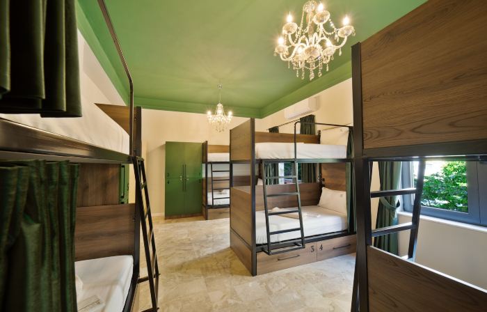 21-15 Boutique Hostel