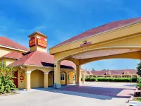 Deluxe Inn & Suites Hotels in Channelview