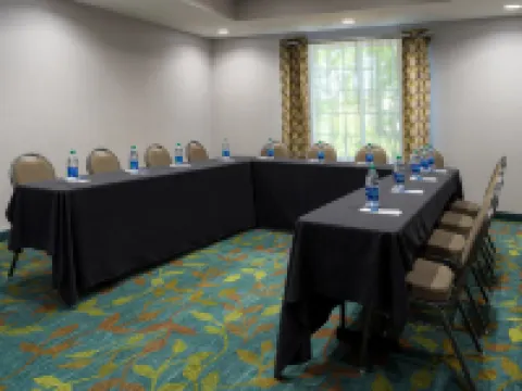 Candlewood Suites GROVE CITY - OUTLET CENTER by IHG スプリングフィールドのホテル