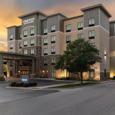Homewood Suites by Hilton Wauwatosa Milwaukee Отели рядом с достопримечательностью «Милуокский зоопарк»