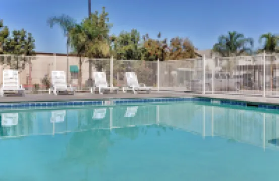 Holiday Inn Express DELANO HWY 99 by IHG