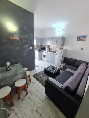 T2 on the cornice houmet souk djerba