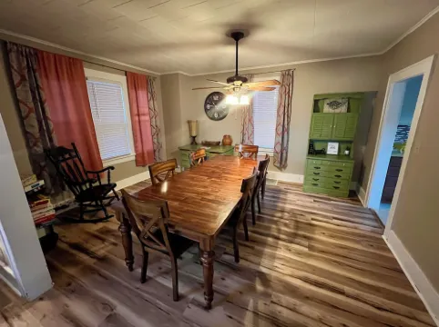 Entire House Downtown PC - off street parking