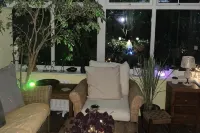 2-Bed House Sleeps 4 - Enclosed Garden - Tv & WiFi Hotels in Amesbury