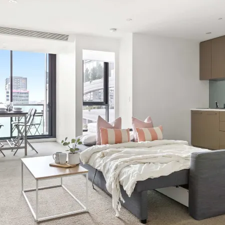 Chic City Views Modern Comfort Near Southern Cross