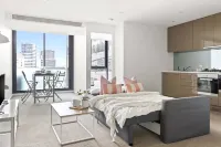 Chic City Views Modern Comfort Near Southern Cross - 2-نجوم