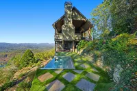 SkyHaüs @Lake Burton - World-Class Views, Infinity Hot Tub, 3 Grills, & Porches.