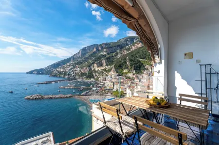 YourHome - Casa Anna Amalfi Отели рядом с достопримечательностью «Amalfi Harbor Marina Coppola»