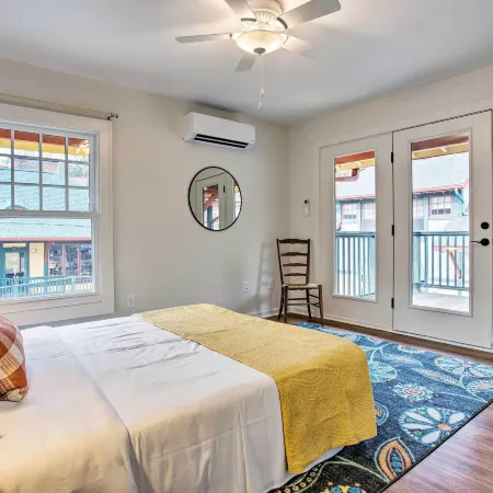 Walk to Main Street Eats Remodeled Saluda Apt