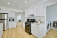 Pico Rivera Vacation Rental ~ 20 Mi to Disney Hotels in Pico Rivera