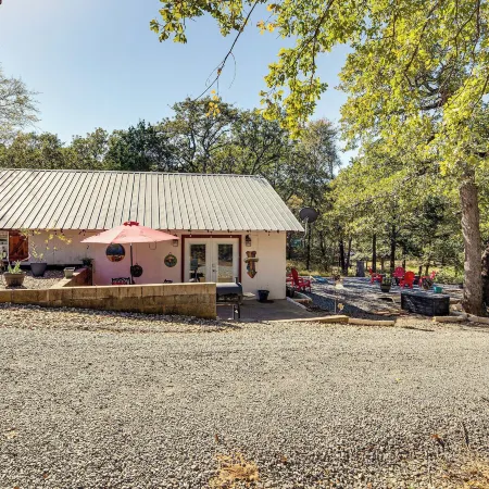 1 Mi to Park and Boat Ramp! Lake Texoma Retreat