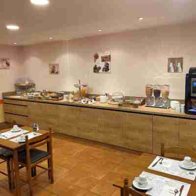 Nouvel Hotel Dining/Meeting Rooms