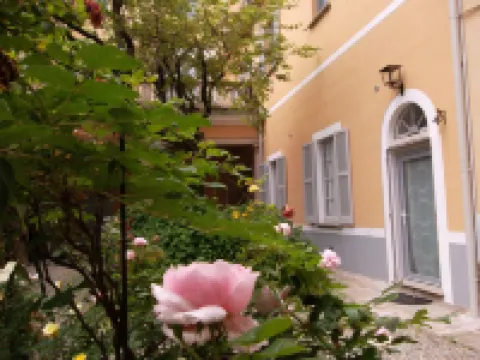 FeWo Luino Loft: Historic Charm, 100m to Lake & Swiss Gateway.