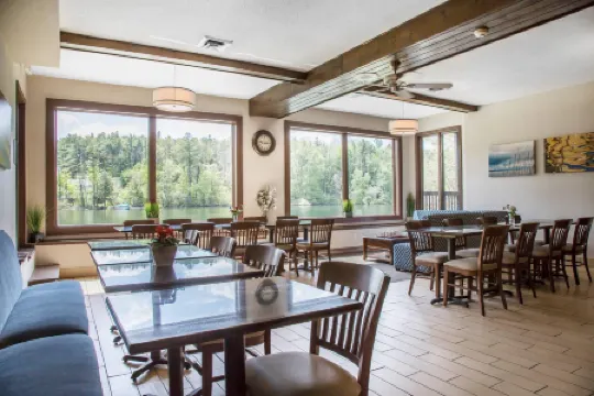 The Black Swan Lee - Lenox, Ascend Hotel Collection