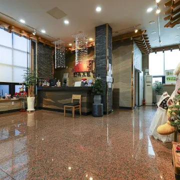 Jeonju Hanok Hotel Kung Отели рядом с достопримечательностью «Jeondong Catholic Church»