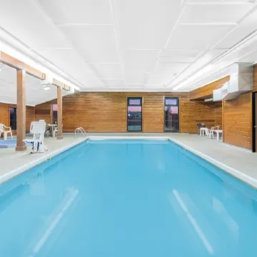 Super 8 by Wyndham Watertown