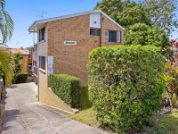 Quaint 2-Bed Beach Abode with Ocean Views