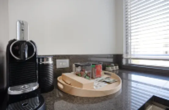 Modern 1-Bed Unit with Pool Views and Balcony