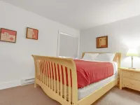Stylish, Remodeled Condo - Creekside #14 by Bear Valley Vacation Rentals Hotels in Bear Valley